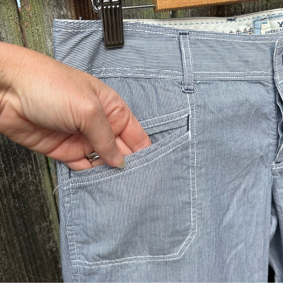 American Eagle Peddle Pushers Blue White Stripped - Picture 3 of 12